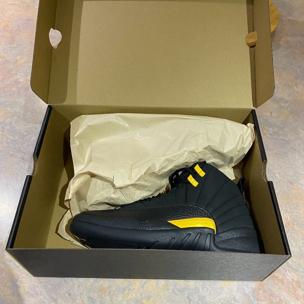 Jordan 12 taxis 2022 size 9 men
